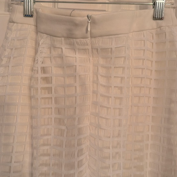 Hera Collection white shorts with train NWT L - Picture 6 of 11